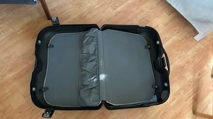 Photo of free Samsonite suitecase hard shell (Stockwell) #4