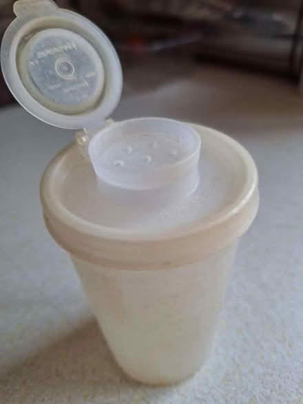 Photo of free Tupperware sugar shaker with hinged lid. (Hoddesdon EN11) #1