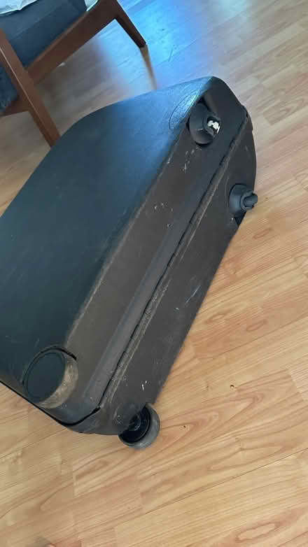 Photo of free Samsonite suitecase hard shell (Stockwell) #3