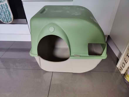 Photo of free Large cat litter tray with lid (Oaklands nr Welwyn AL6) #1
