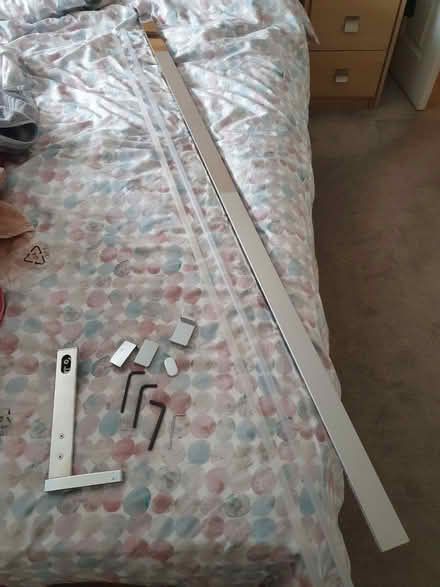 Photo of free Bath screen (Adeyfield HP2) #2