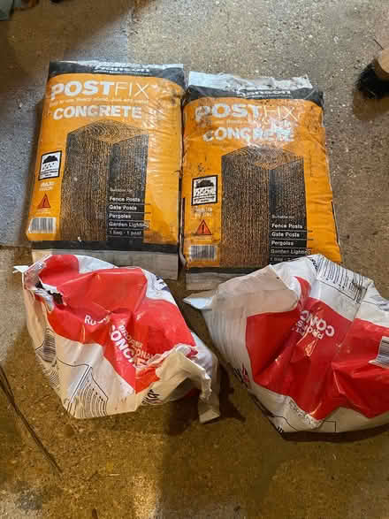 Photo of free 3.5 bags of postcrete (Linslade LU7) #1