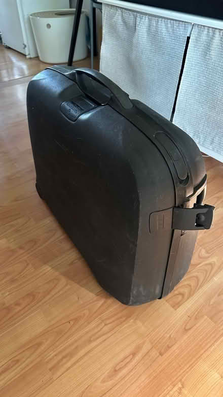Photo of free Samsonite suitecase hard shell (Stockwell) #2