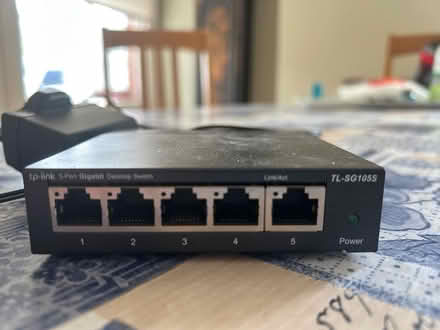 Photo of free 5 port Gigabit desktop switch (IP4) #1
