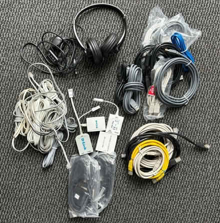 Photo of free Bag of various computer-related cables (Stroud GL10) #1
