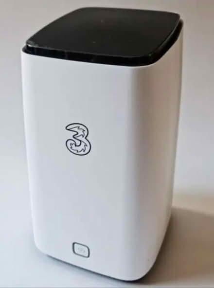 Photo of Three 5G home hub - wifi (N5 Highbury) #1