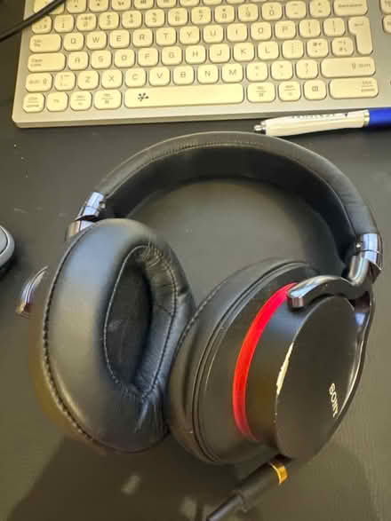 Photo of free Sony MDR-1A headphones (GU10) #1