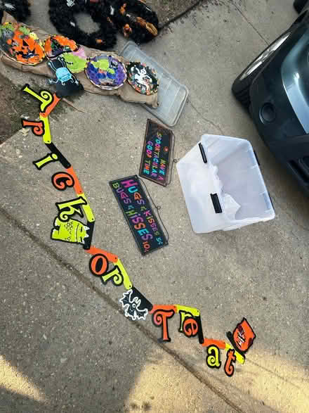 Photo of free Halloween decorations (Woodfield Rd & Airpark) #1