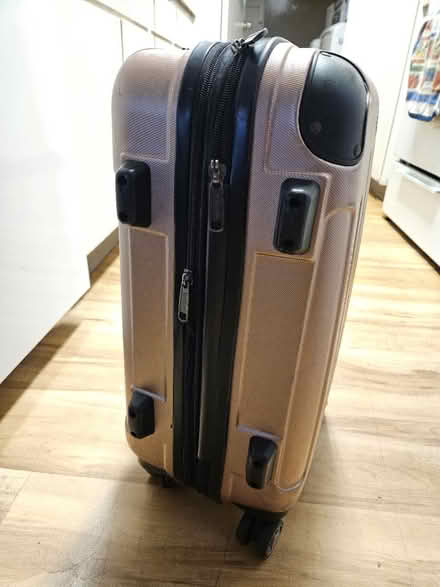 Photo of free Kenneth Cole carry on suitcase (Fair Oaks and Wolfe) #4
