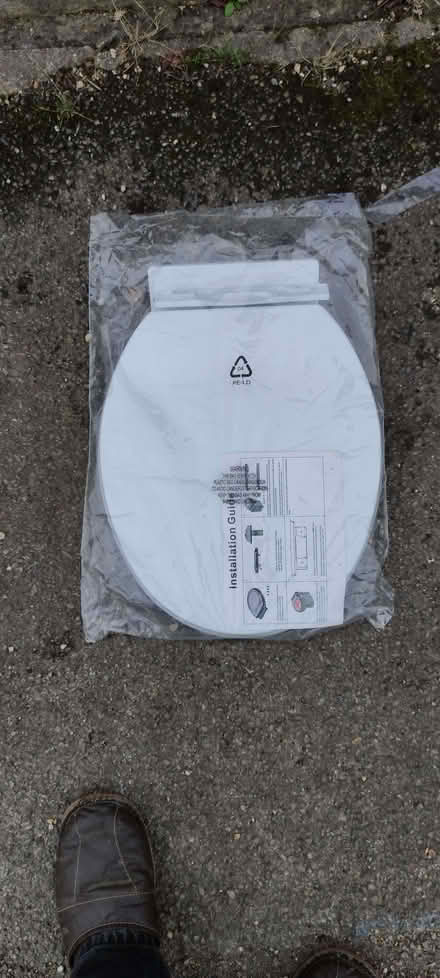 Photo of free Toilet seat (Cassington OX29) #1