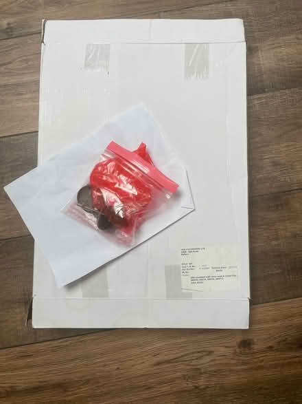 Photo of free White Toilet seat (New malden KT3) #3