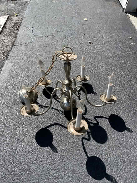 Photo of free Chandelier (Hawthorne and Pleasant)