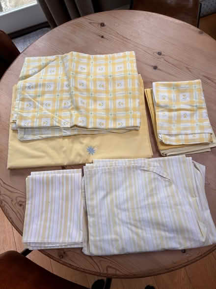 Photo of free 2 x single duvet cover sets yellow (North Kingston KT2) #1