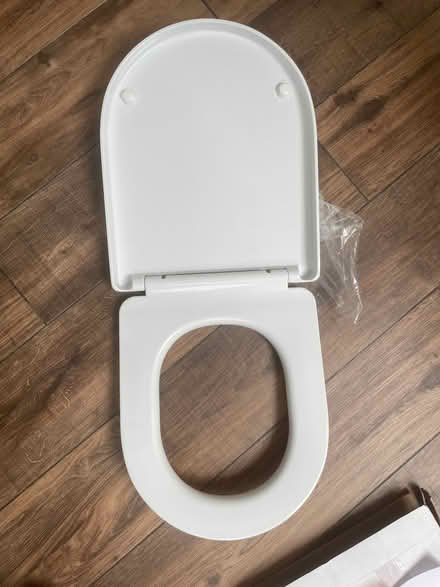 Photo of free White Toilet seat (New malden KT3) #1