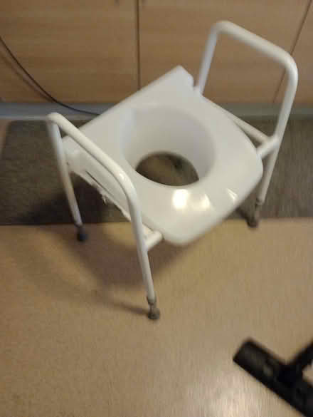 Photo of free Toilet Aid ⛑️ (Cr4) #1