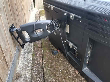 Photo of free TV (Caversham Heights RG4) #2