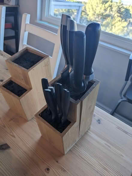 Photo of free Knives with blocks and sharpeners (San Mateo Knolls) #2