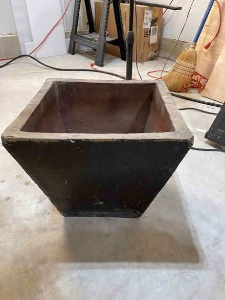 Photo of free Heavy outdoor planter (Bear / New Castle area) #1