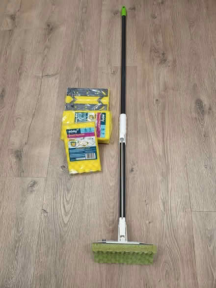 Photo of free Minky sponge mop + spare heads (Daybrook NG5) #1