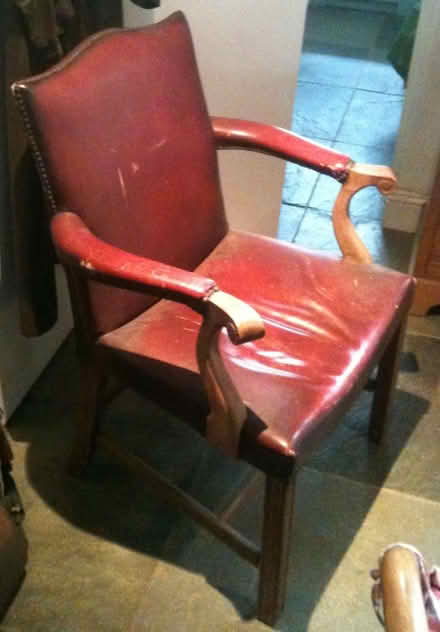 Photo of free Vintage red leather chair (needs TLC) (North Laine BN1) #2