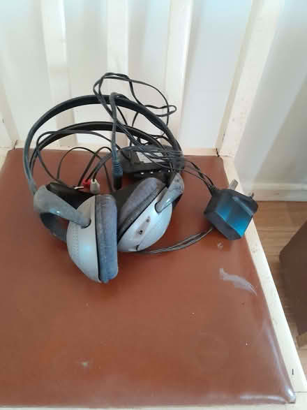 Photo of free wireless head phones (March PE15) #1
