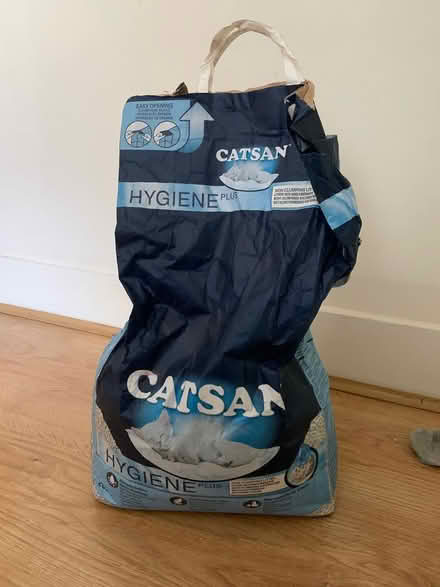 Photo of free Cat food and litter (Forest Gate) #2
