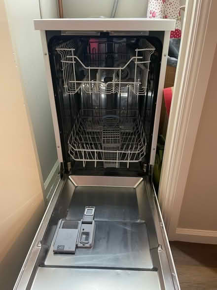 Photo of free Dishwasher 40cm (Bn207qw) #3