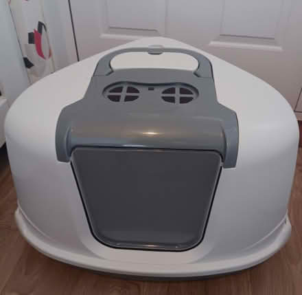 Photo of free Corner litter box (St. Albans) #1