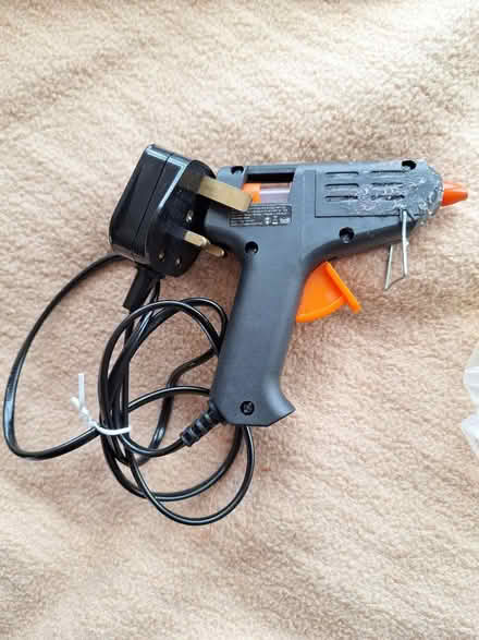 Photo of free Glue gun (Bexhill) #3