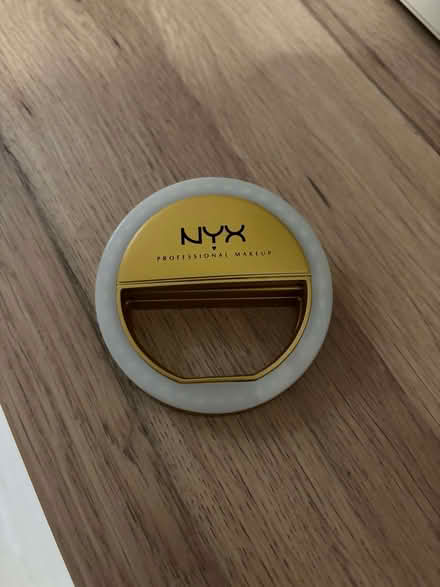 Photo of free Selfie light - clips to your mobile phone for improved light (Newbury Park IG2) #1