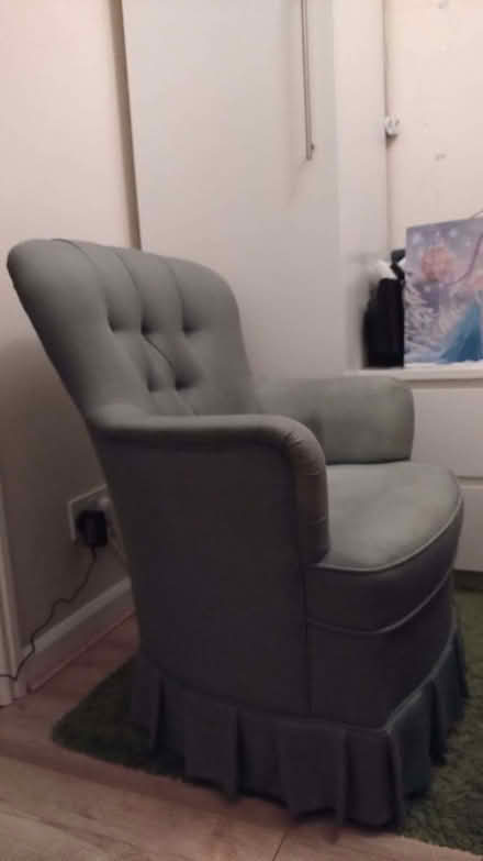 Photo of free Vintage armchair (E5) #3