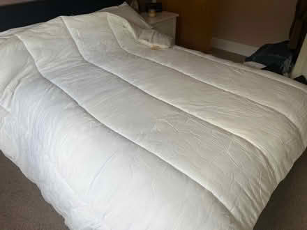 Photo of free King size duvet. 13.5 tog (Papplewick NG15) #1
