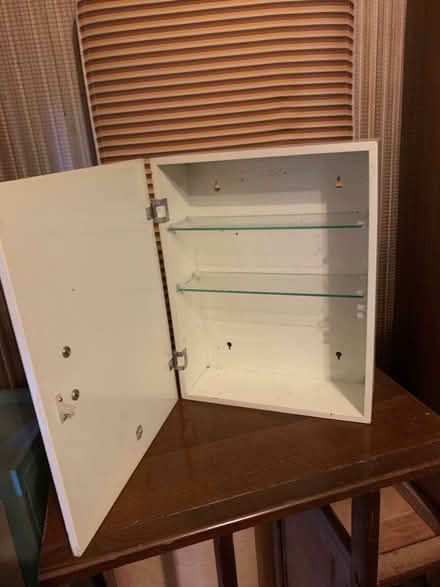 Photo of free White retro medicine/bathroomo cabinet (Rusthall TN3) #2