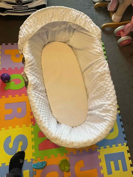Photo of free Rocking moses basket (Lu3 4da) #3