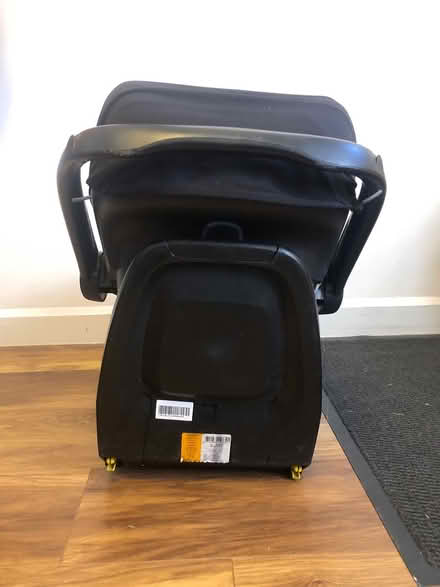 Photo of free Baby car seat with Isofix (CM14) #4