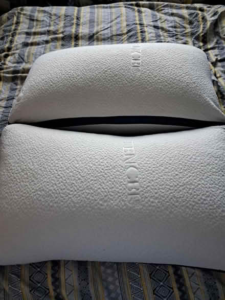 Photo of free Pilllows (B31) #1