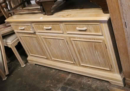 Photo of free Extendable Oak Dining Room Suite (RH1 - Bletchingley) #2