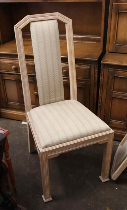 Photo of free Extendable Oak Dining Room Suite (RH1 - Bletchingley) #3
