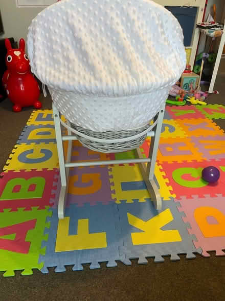 Photo of free Rocking moses basket (Lu3 4da) #1