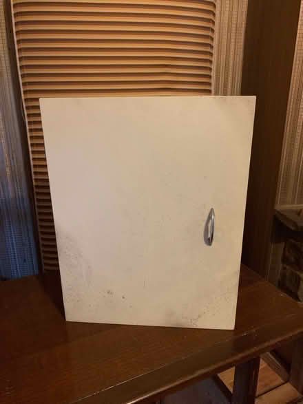 Photo of free White retro medicine/bathroomo cabinet (Rusthall TN3) #1