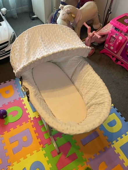 Photo of free Rocking moses basket (Lu3 4da) #2