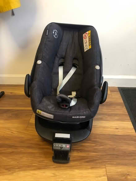 Photo of free Baby car seat with Isofix (CM14) #2