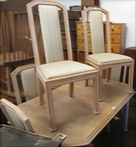 Photo of free Extendable Oak Dining Room Suite (RH1 - Bletchingley) #1