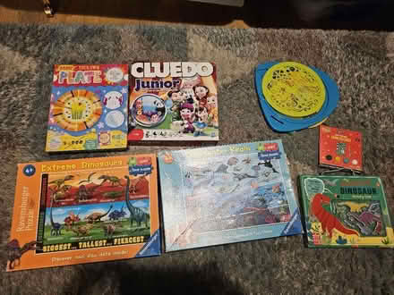 Photo of free Assorted childrens games/puzzles (Kingston KT2) #1