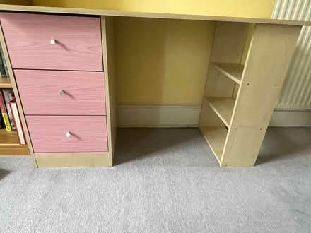 Photo of free Pink Desk (Barnsbury Street N1) #1