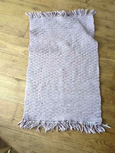 Photo of free Light pink mat /rug (Hove BN3) #1