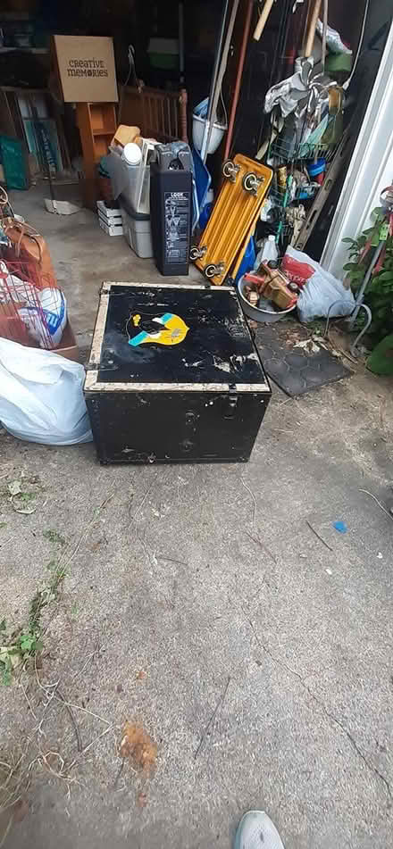 Photo of free Old trunk (Crestwood near Princeton Halls) #2