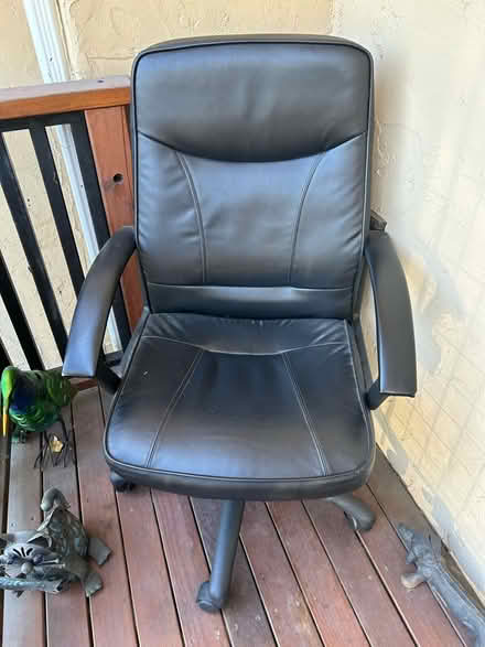 Photo of free Desk chair (Woodside & El Camino) #1
