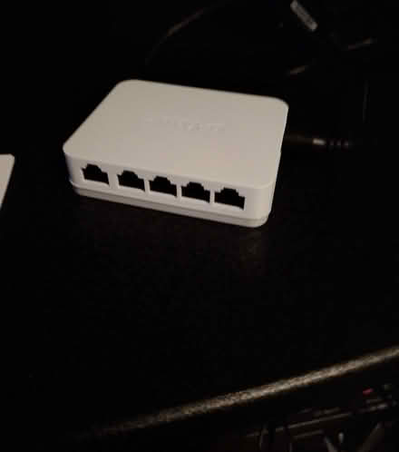 Photo of free D-Link Gigabit 5-port switch (Leeds LS28) #3