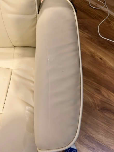 Photo of free Cream Leather Reclining Chair (ME4) #4